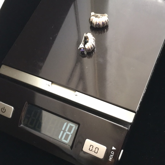 🖤NWOT💕L’Officiel clip earrings - Picture 11 of 12